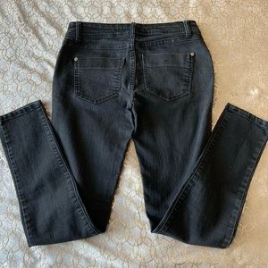 Elle size 2R black jeans. Straight leg. Inseam 29”